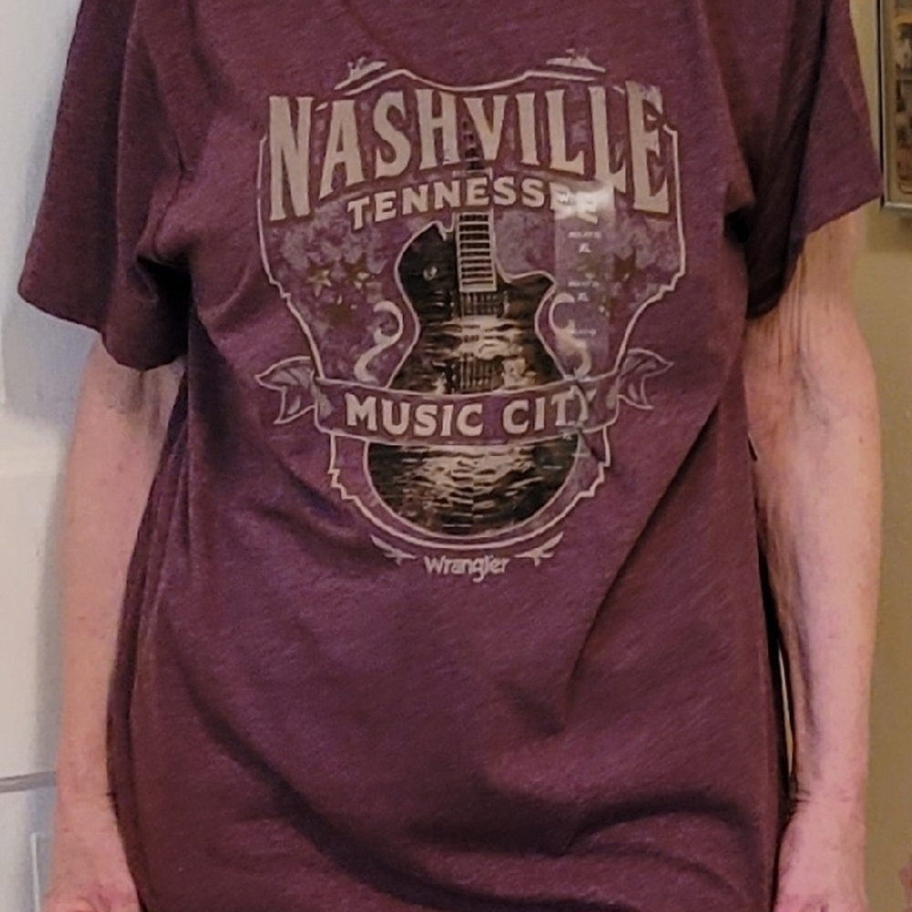 Tagless wrangler tee